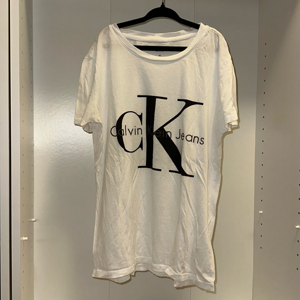 Calvin Klein tshirt size XS